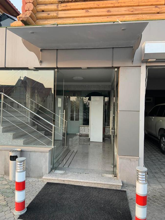 Tnak Hotel Erevan Exterior foto