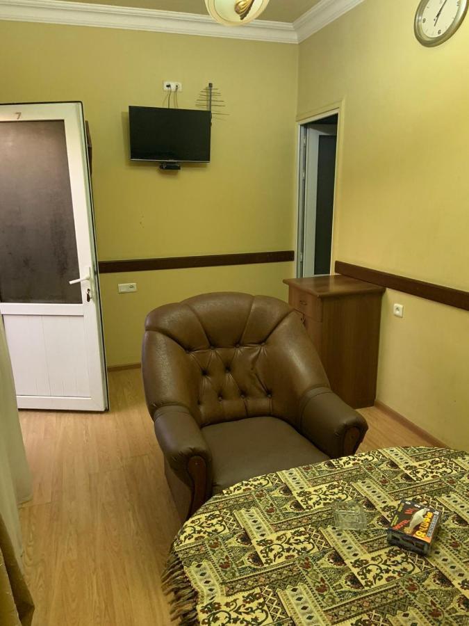 Tnak Hotel Erevan Exterior foto
