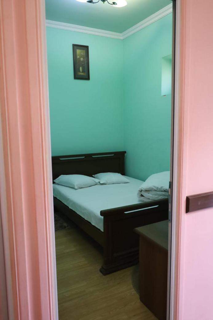 Tnak Hotel Erevan Exterior foto